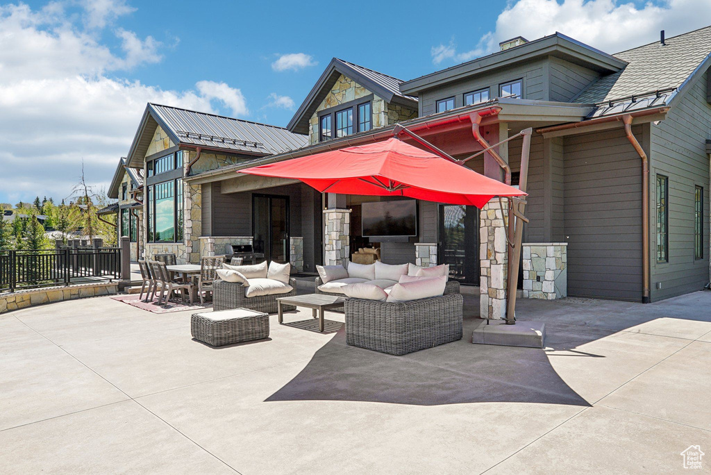 View of patio / terrace featuring an outdoor living space