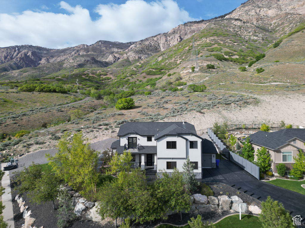 Birds eye view of property featuring a mountain view