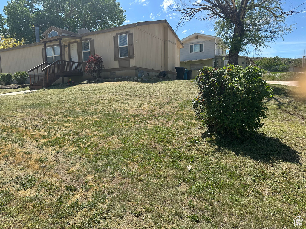 View of front facade with a front lawn