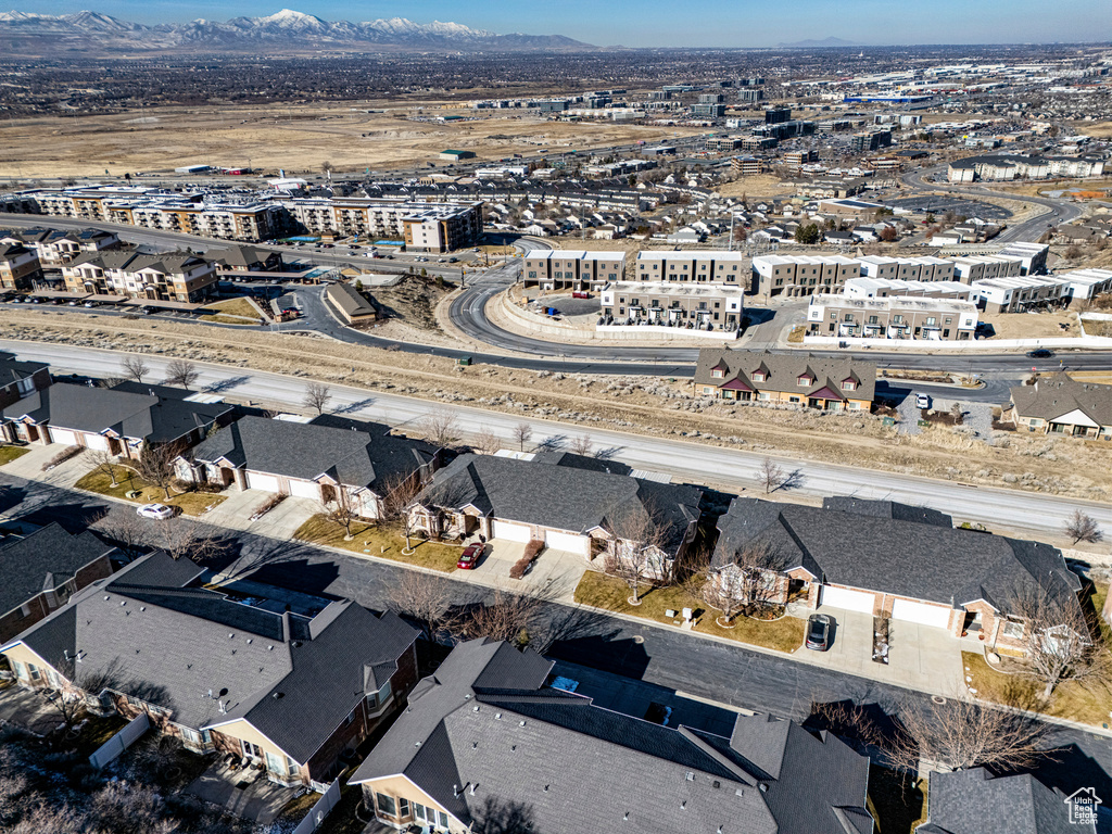 Aerial view with a mountain view
