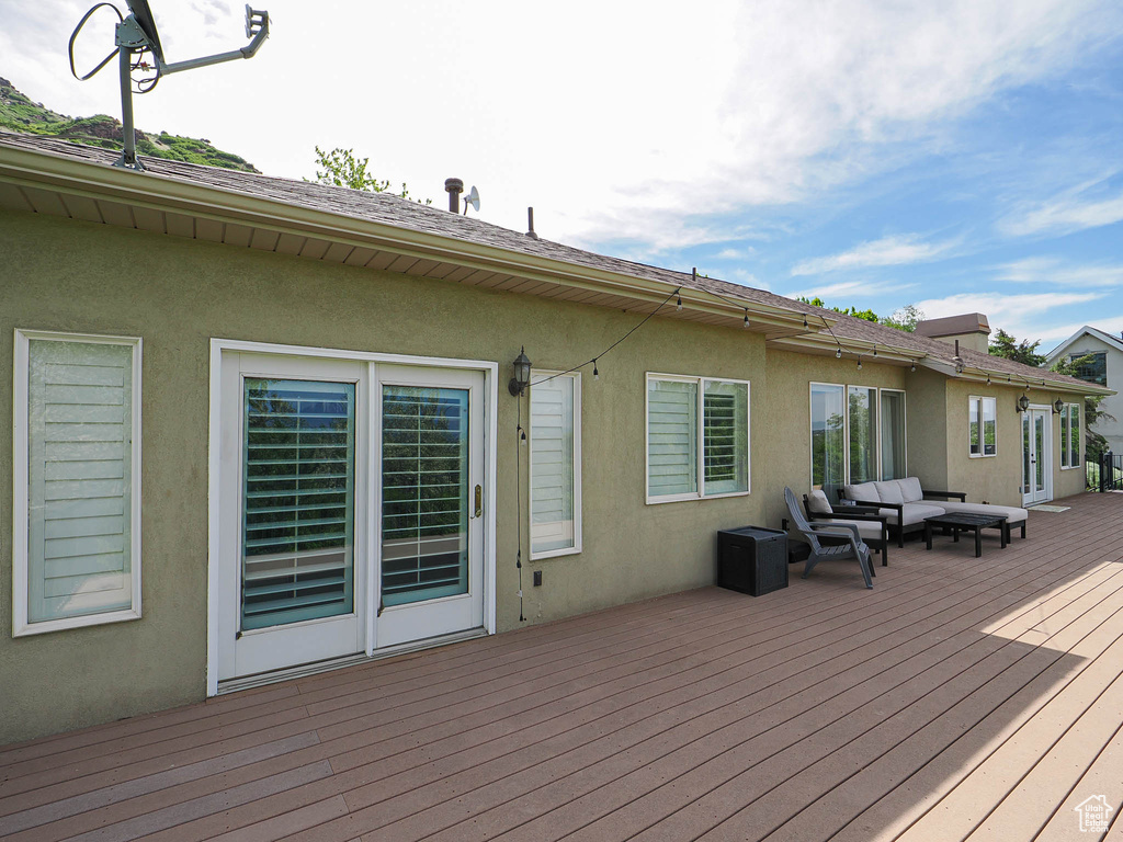 Deck featuring an outdoor hangout area