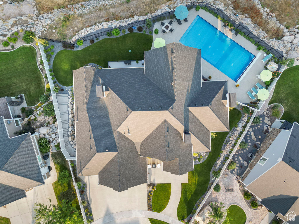 Birds eye view of property