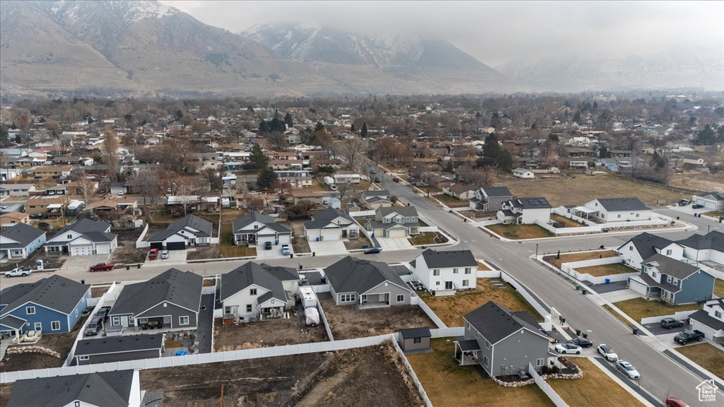 Bird\'s eye view with a mountain view