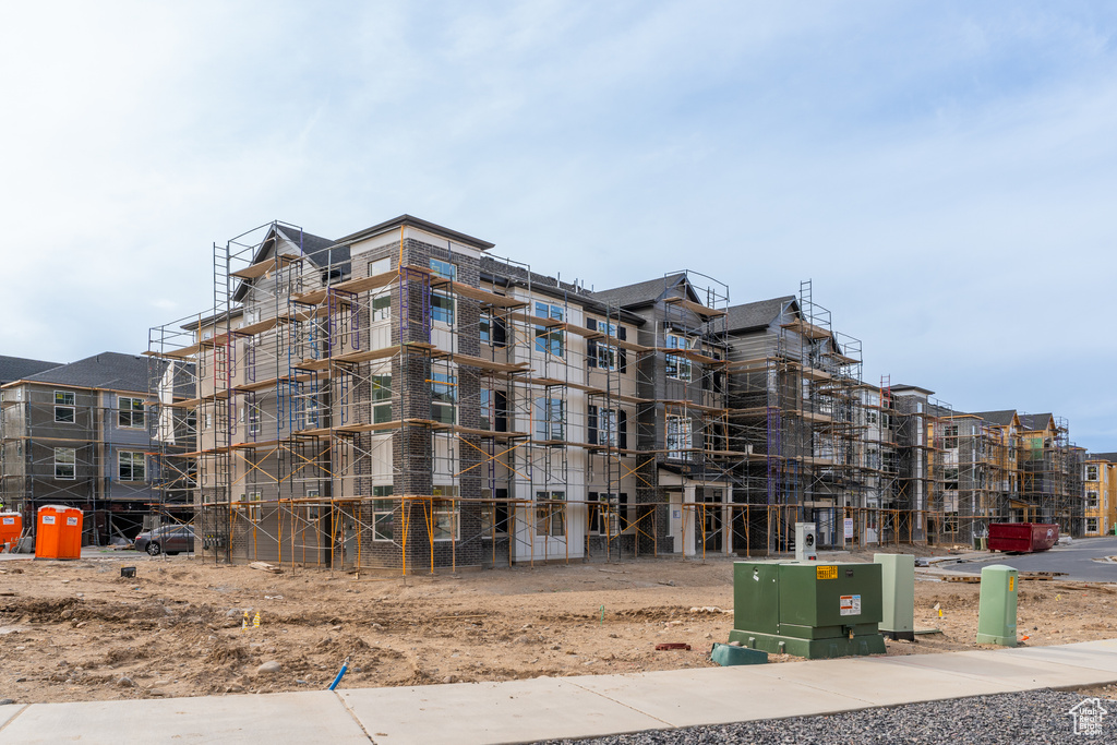 View of apartment building / complex