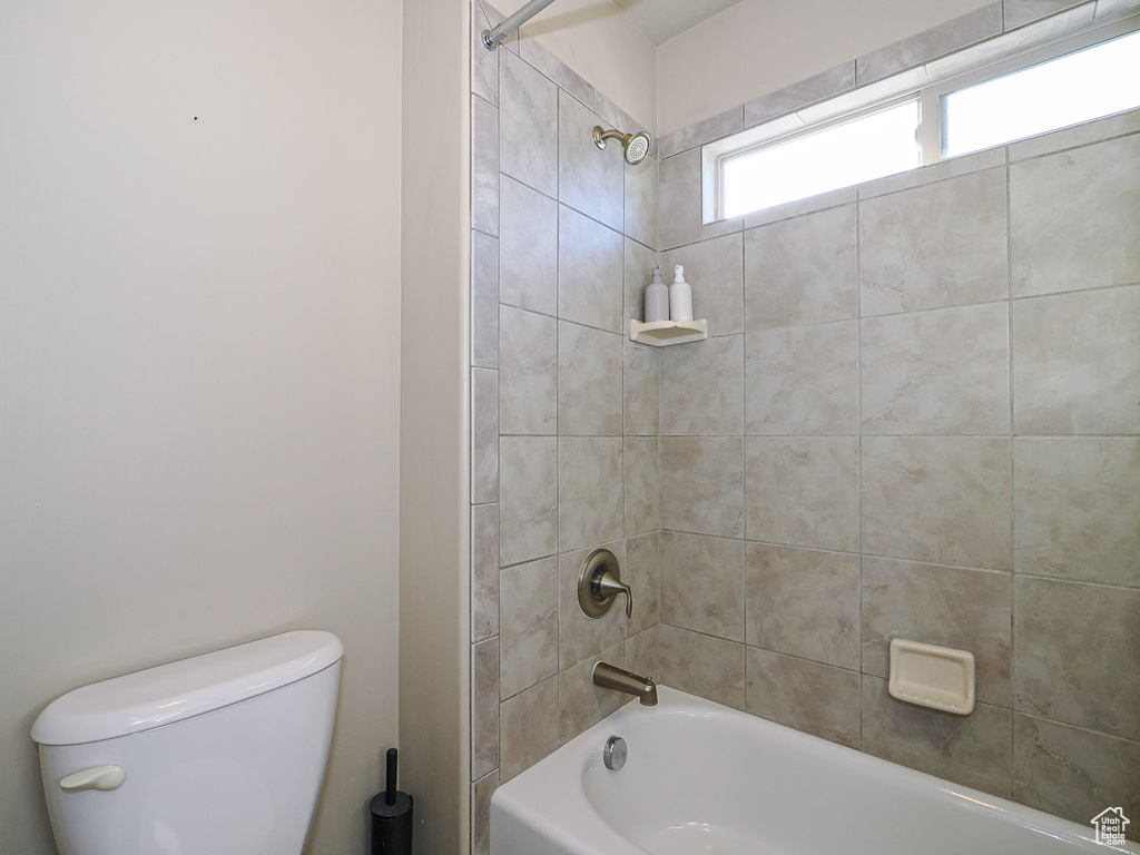 Bathroom featuring toilet and tiled shower / bath