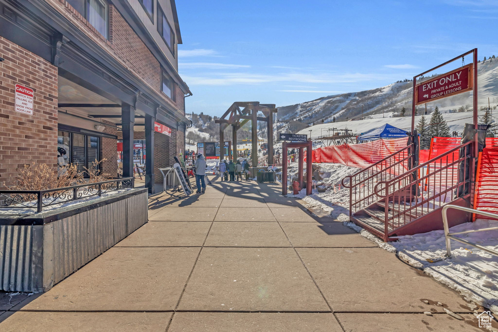 Surrounding community with a mountain view