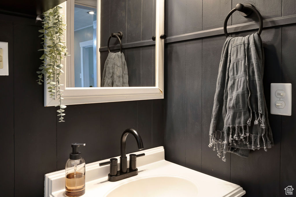 Bathroom featuring sink