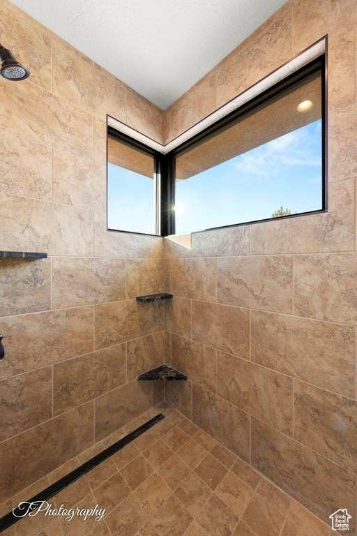 Bathroom featuring a tile shower