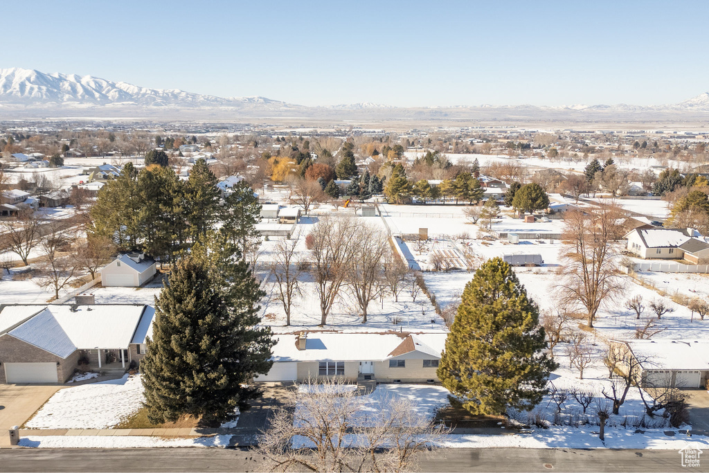 Snowy aerial view featuring a mountain view