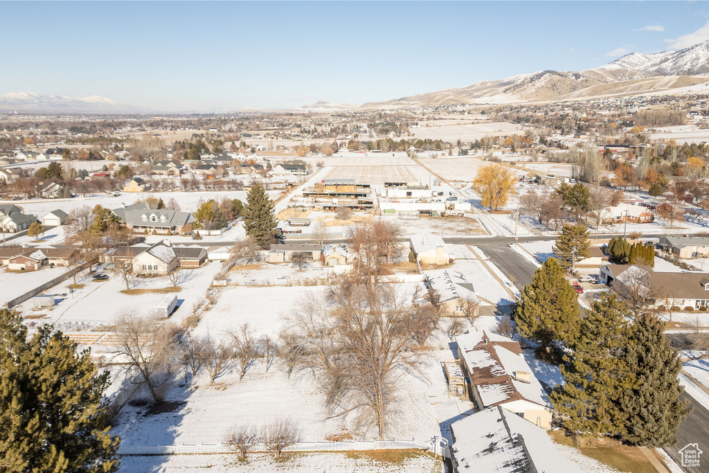 Snowy aerial view with a mountain view