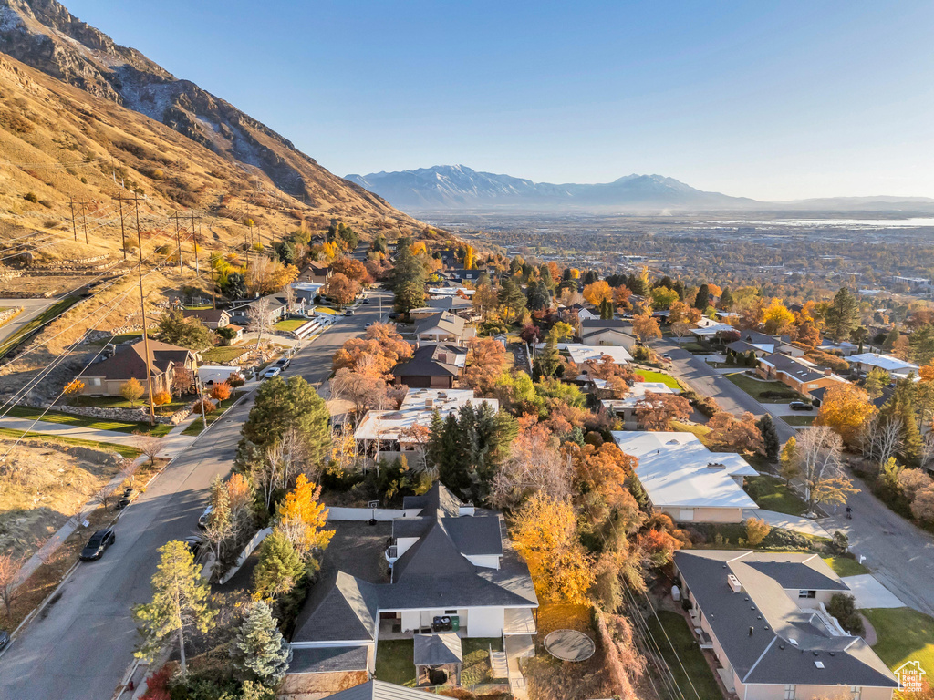 Drone / aerial view featuring a mountain view