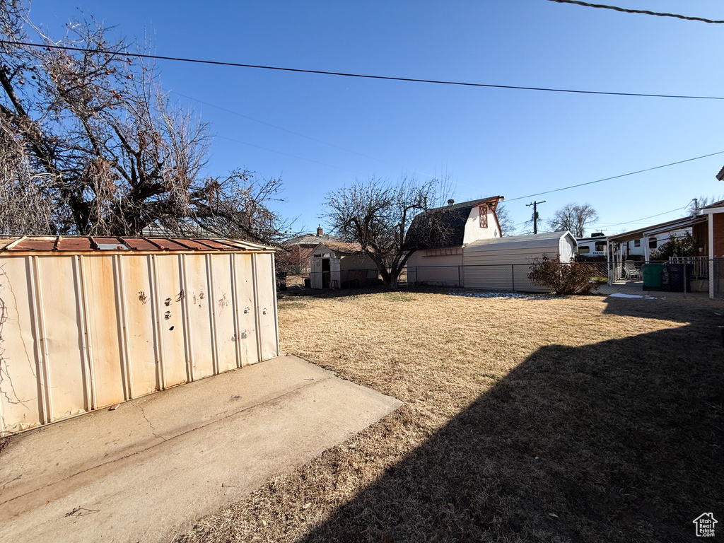 View of yard with a shed