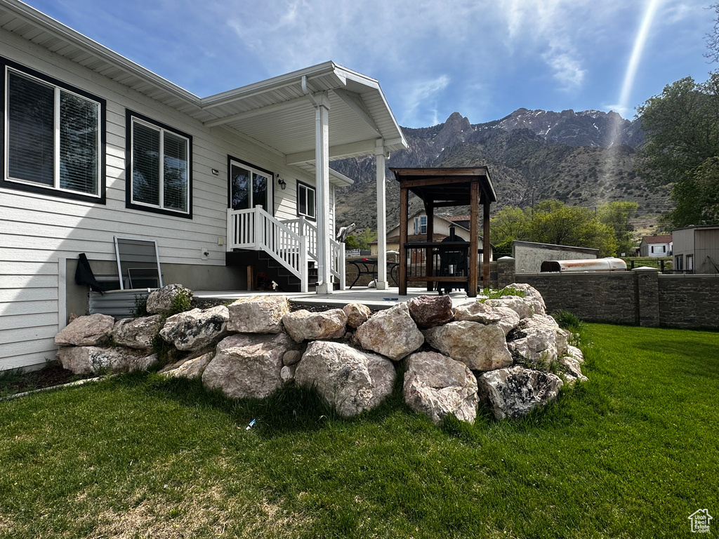 View of grassy yard featuring a mountain view