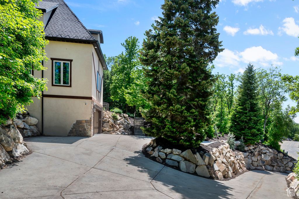 View of patio / terrace with driveway
