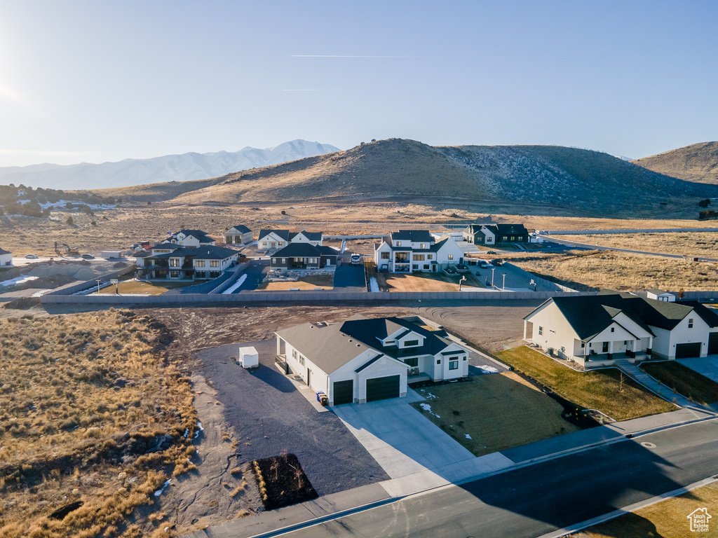 Birds eye view of property featuring a mountain view