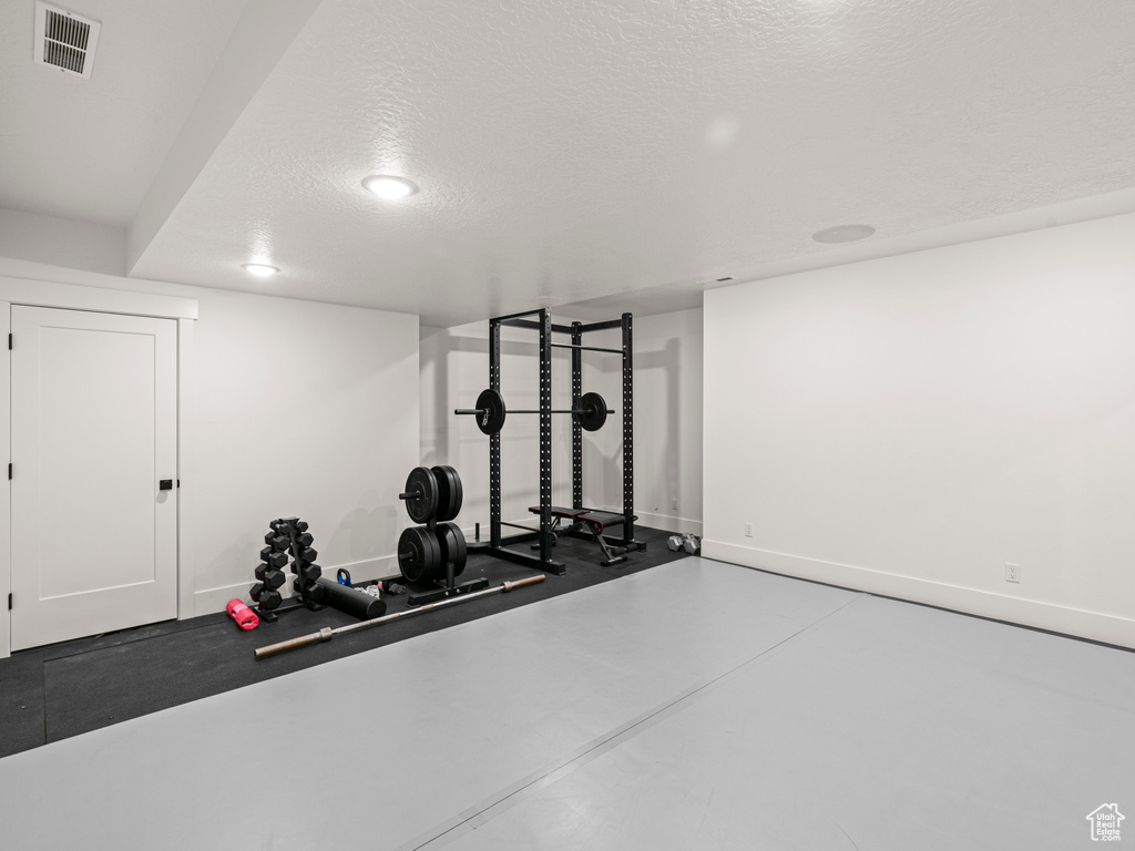 Exercise area with a textured ceiling