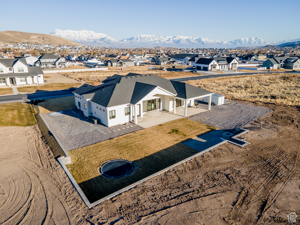 Aerial view with a mountain view