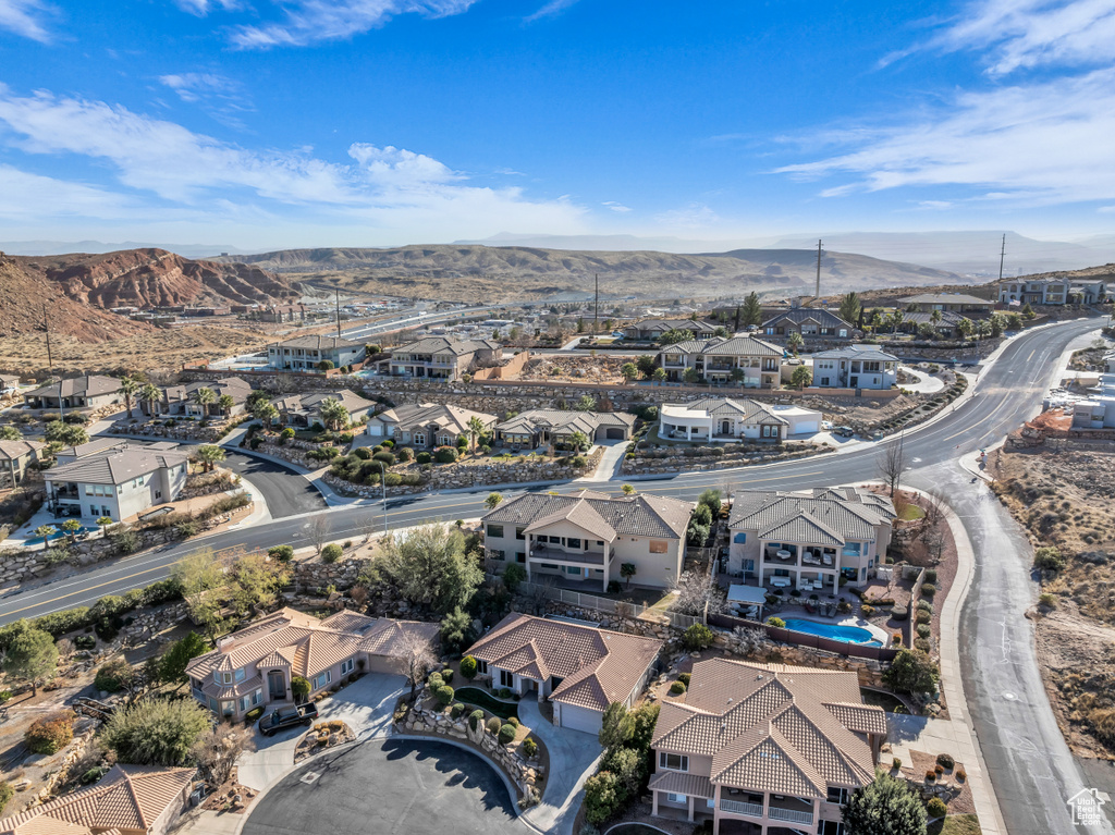 Aerial view with a mountain view