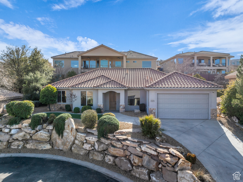 Mediterranean / spanish house with a garage