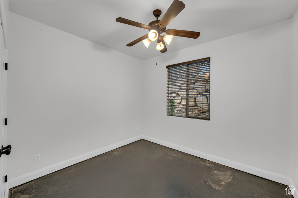 Unfurnished room featuring ceiling fan