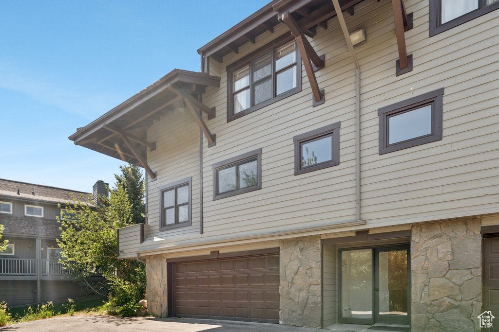 Photo 2 for MLS #2060736 at 658 Rossie Dr #3
