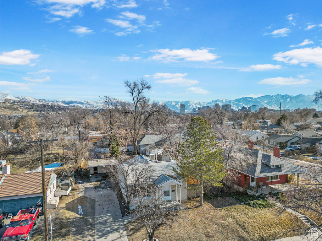 Drone / aerial view featuring a mountain view