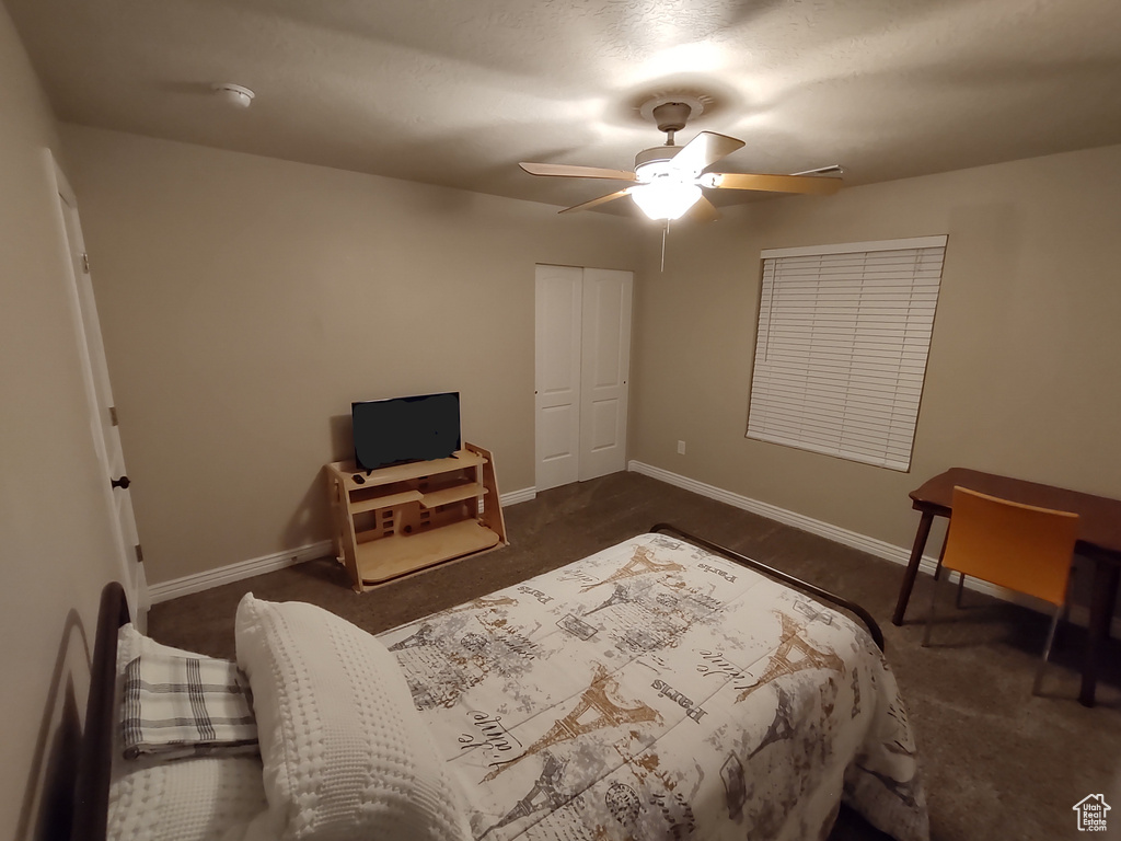 Bedroom with a closet, visible vents, a ceiling fan, and baseboards