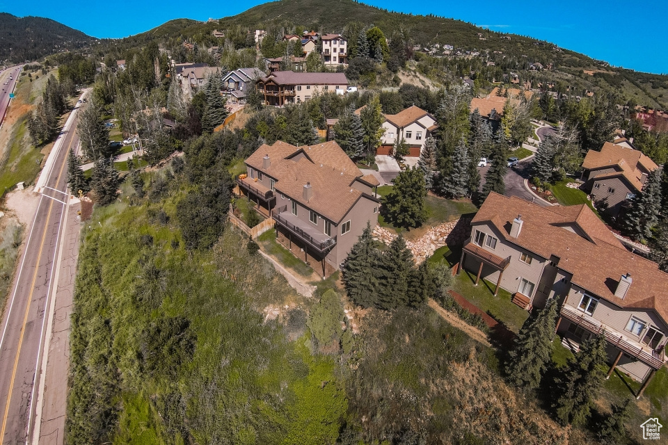 Aerial view with a mountain view
