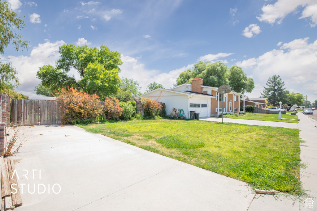 View of yard featuring a garage