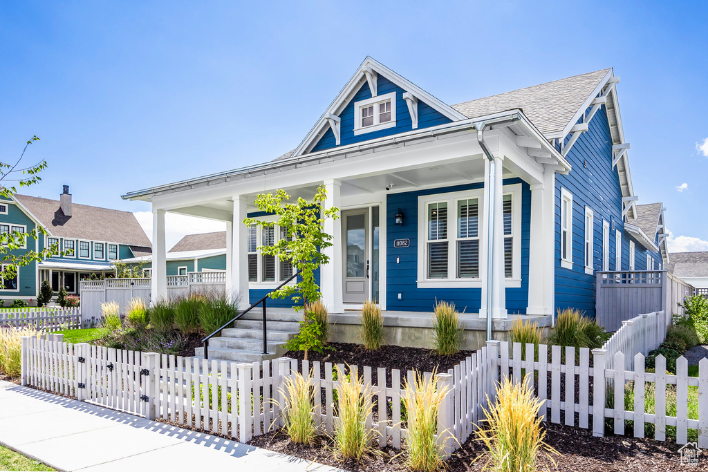 View of front of house featuring a porch