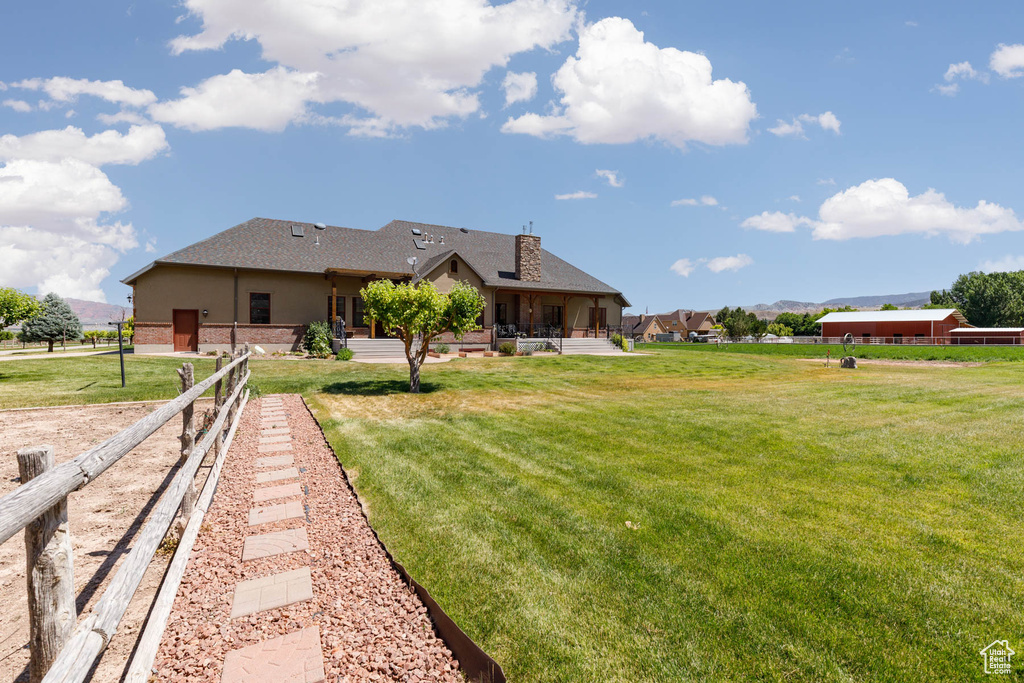 View of grassy yard
