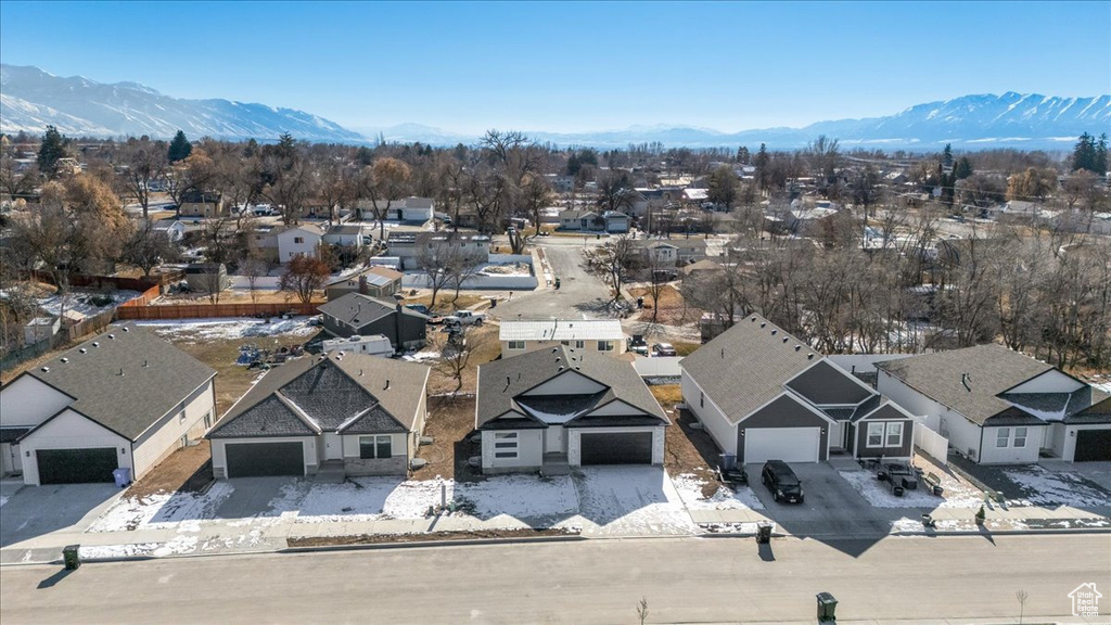 Bird\'s eye view featuring a mountain view