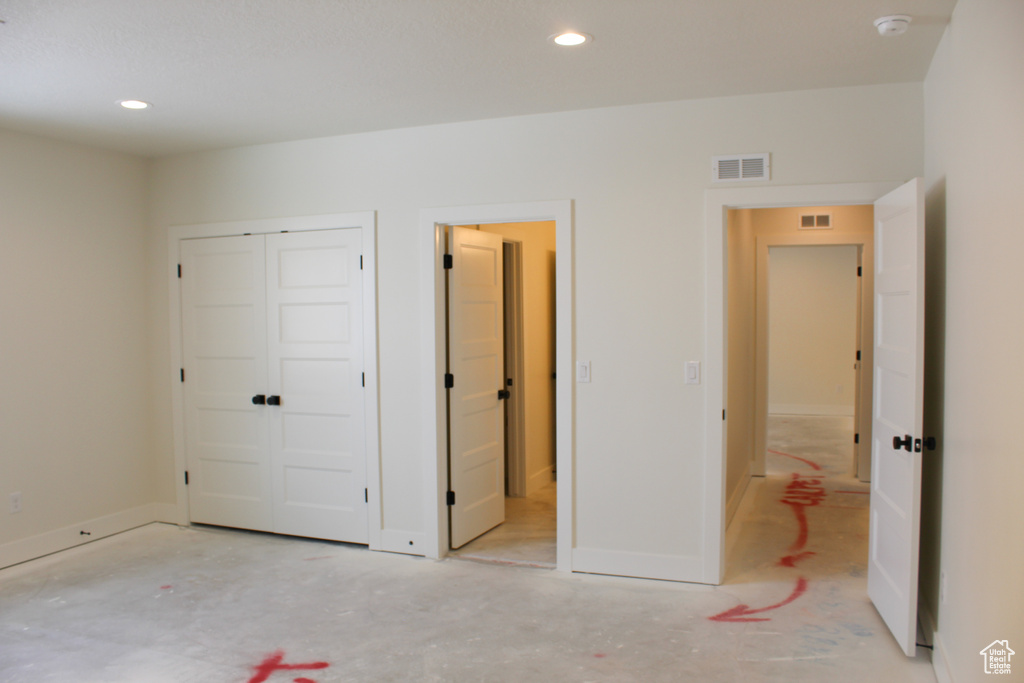 Bedroom with ensuite bath and a closet