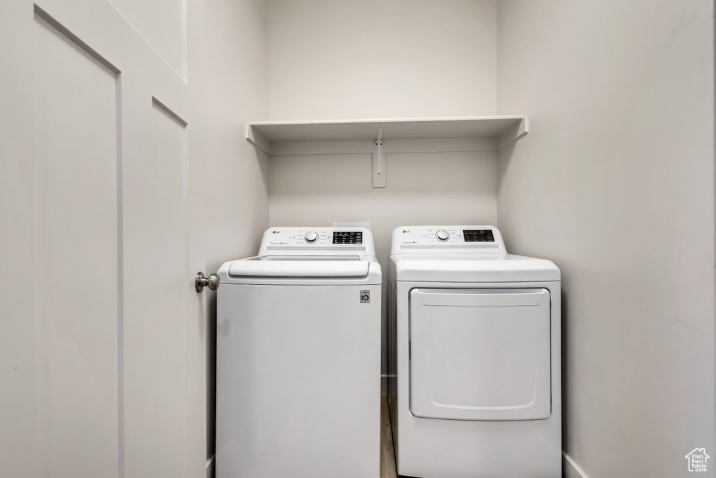 Washroom with washing machine and dryer