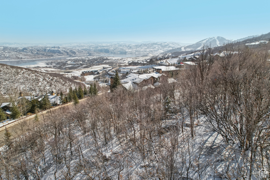 Snowy aerial view featuring a mountain view