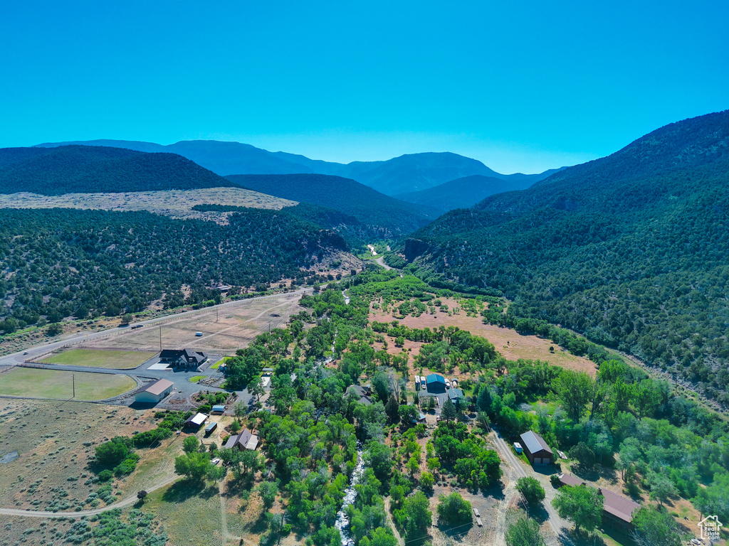 Aerial view with a mountain view
