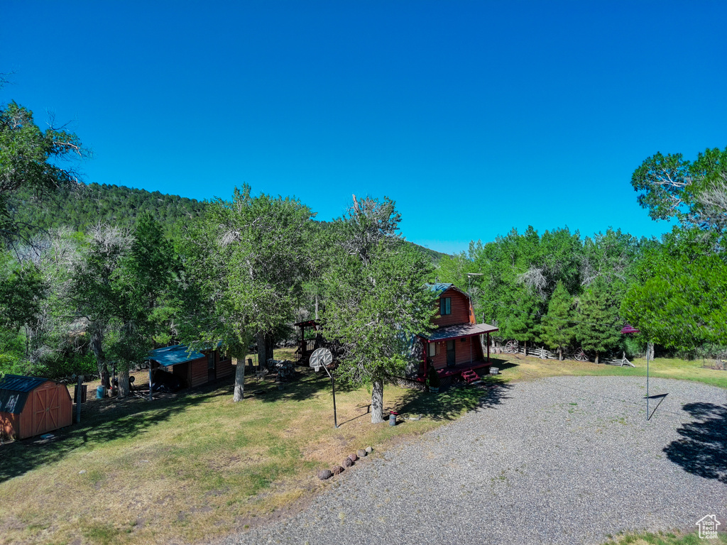 View of yard with a storage shed