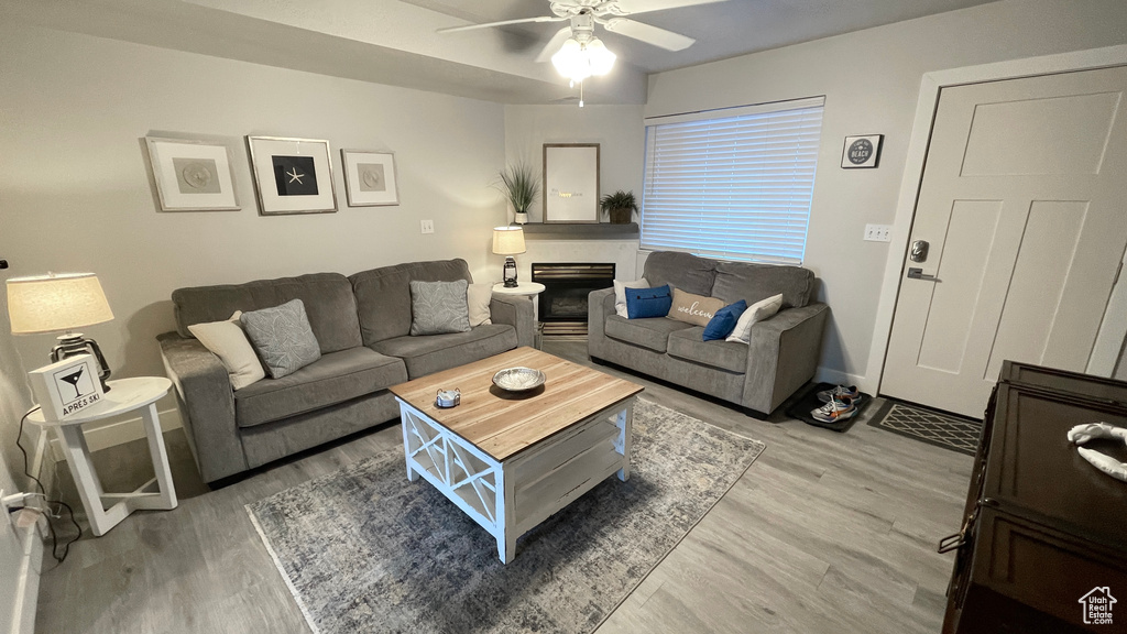 Living room with wood-type flooring and ceiling fan