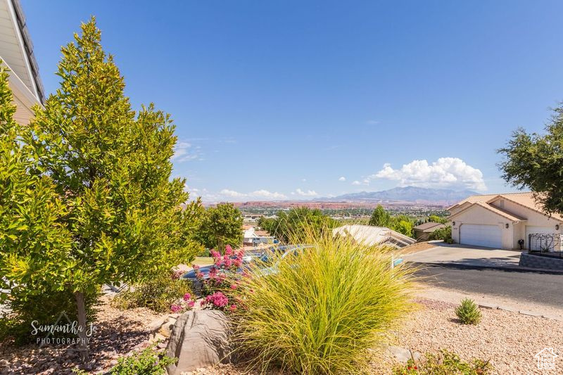 View of yard with a garage and a mountain view