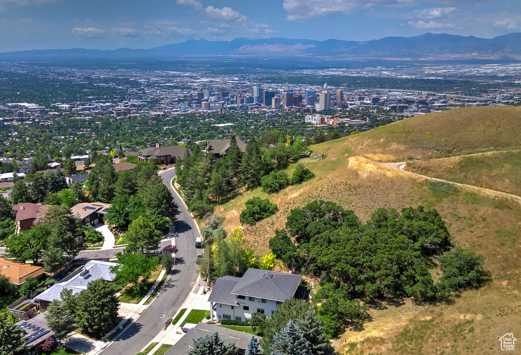 Bird's eye view with a mountain view