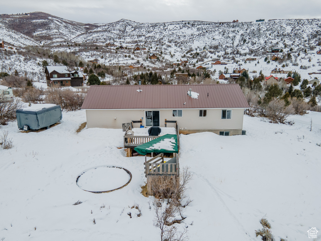 Snowy aerial view featuring a mountain view