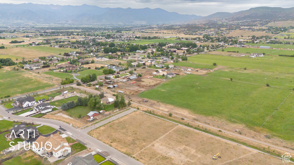 Aerial view of property's location featuring a mountain backdrop