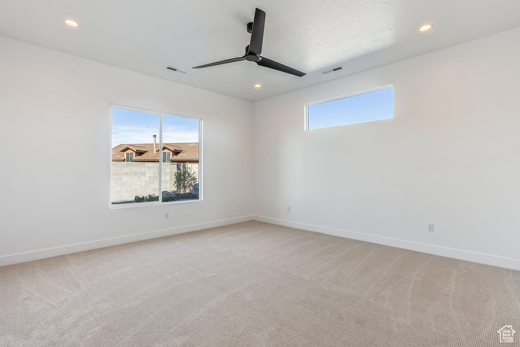 Unfurnished room with carpet and ceiling fan