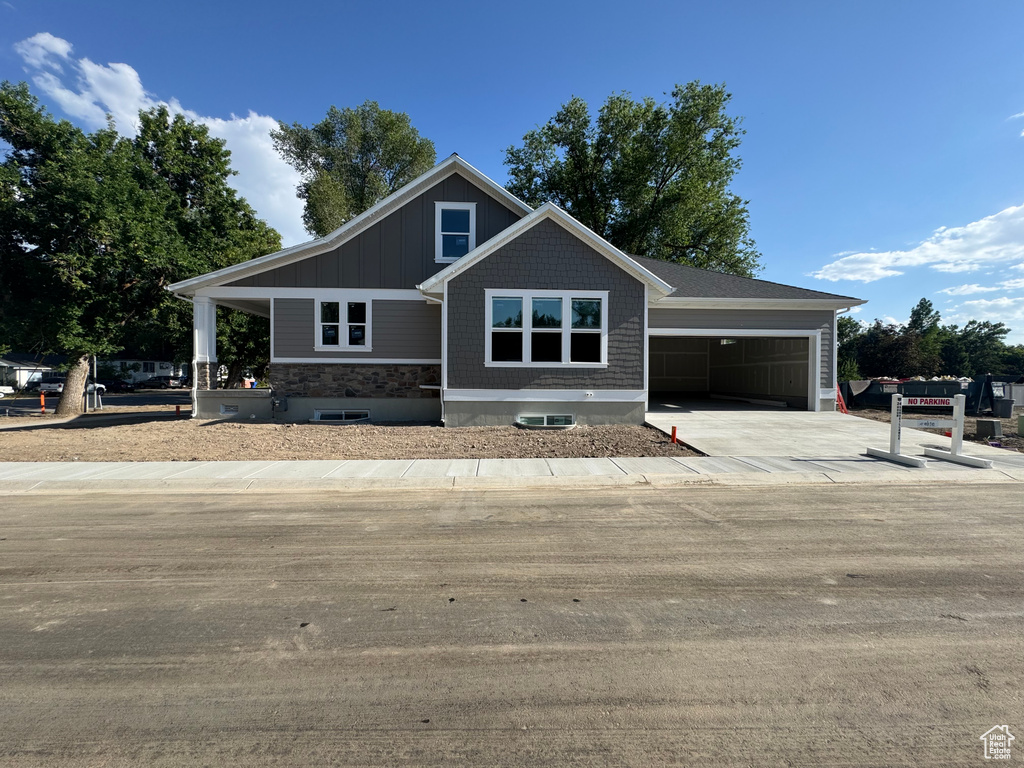 View of front facade with a garage and driveway