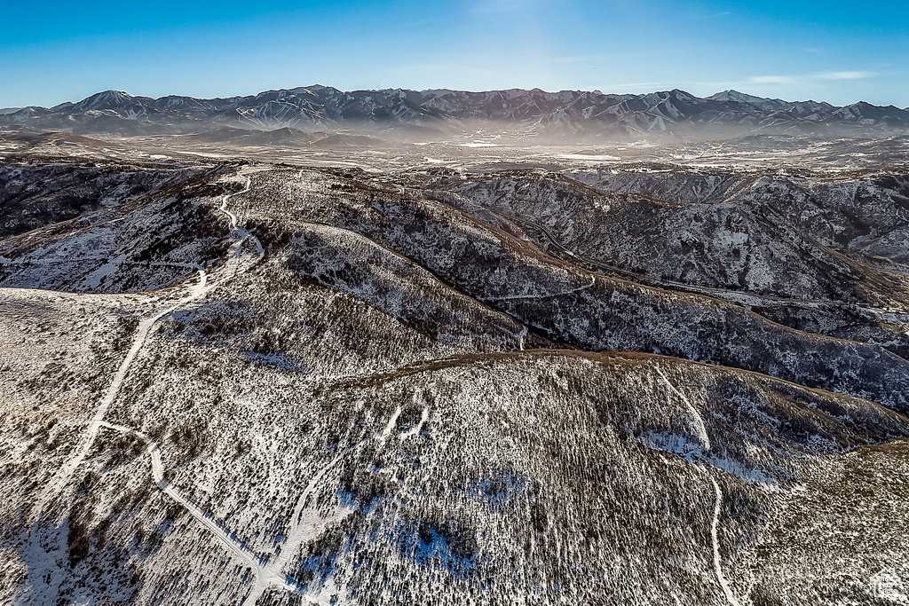 Birds eye view of property featuring a mountain view
