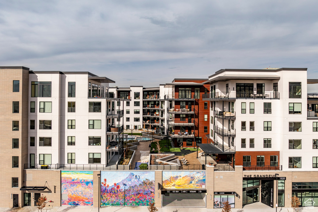 View of apartment building / complex