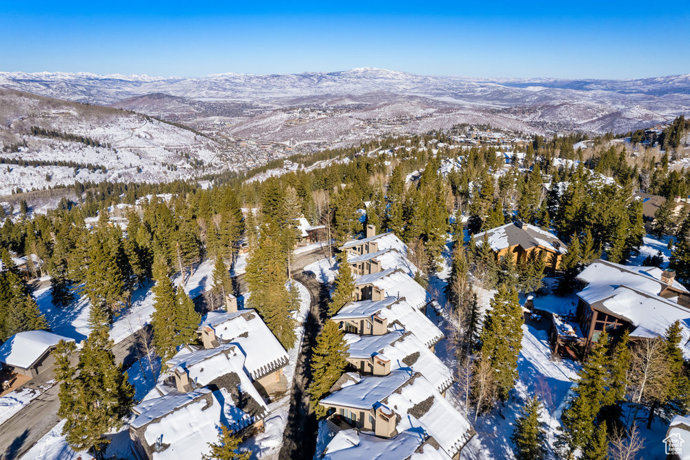 Snowy aerial view with a mountain view