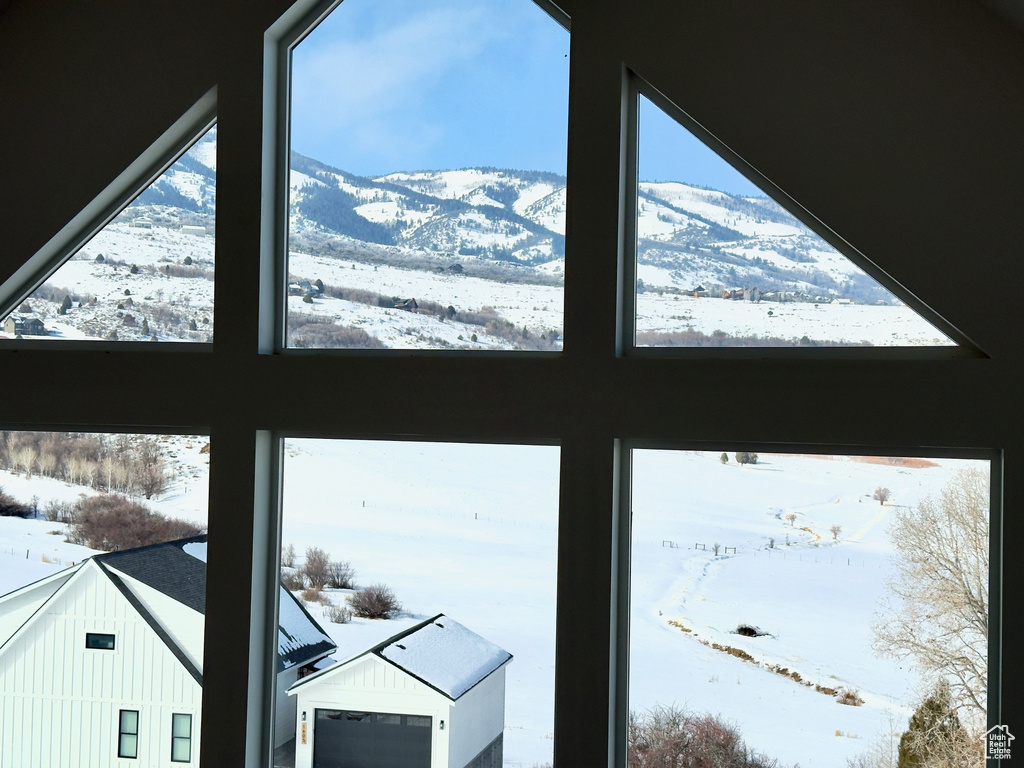 Interior details featuring a mountain view