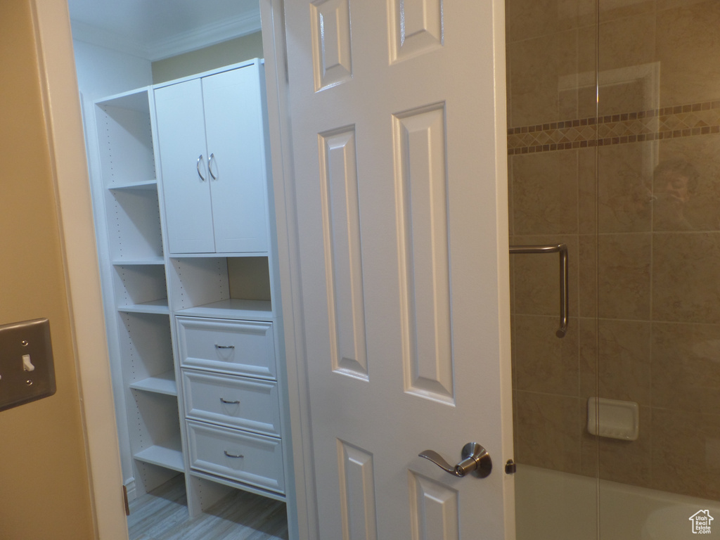 Bathroom featuring ornamental molding