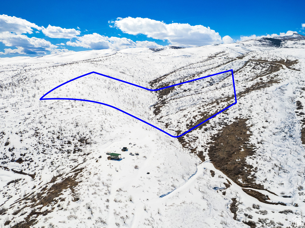 Snowy aerial view with a mountain view
